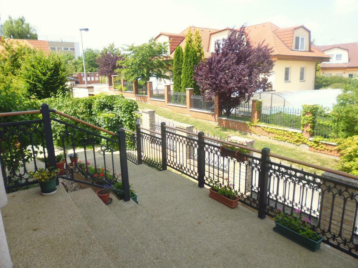 Villa Homestay Nad Helmrovkou Praga Exterior foto