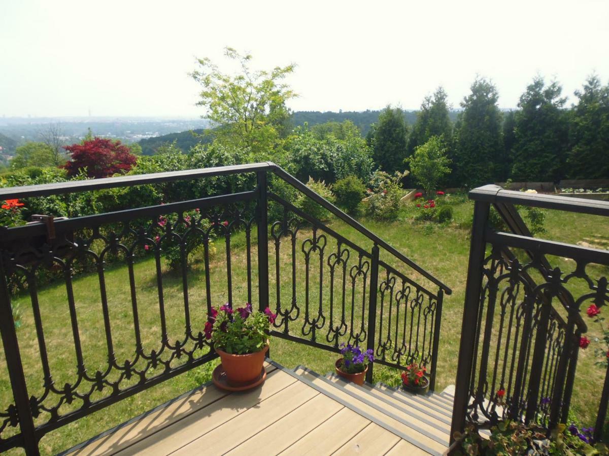 Villa Homestay Nad Helmrovkou Praga Exterior foto